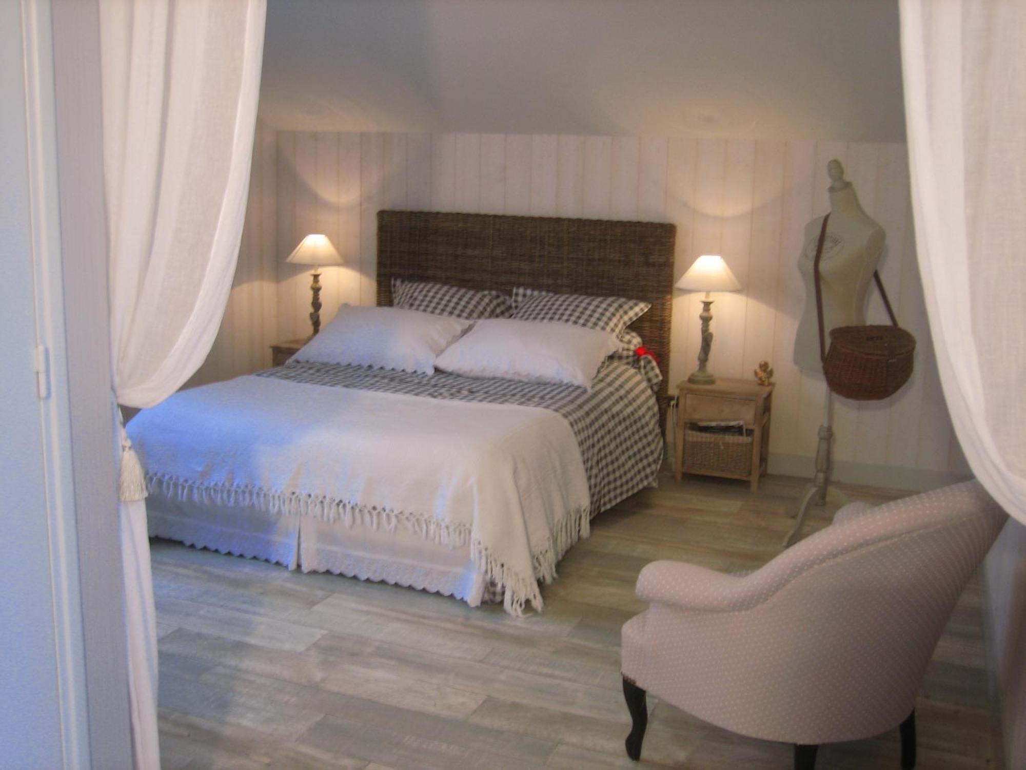 Bed and Breakfast Les Pierres Blanches Bonneuil-Matours Экстерьер фото